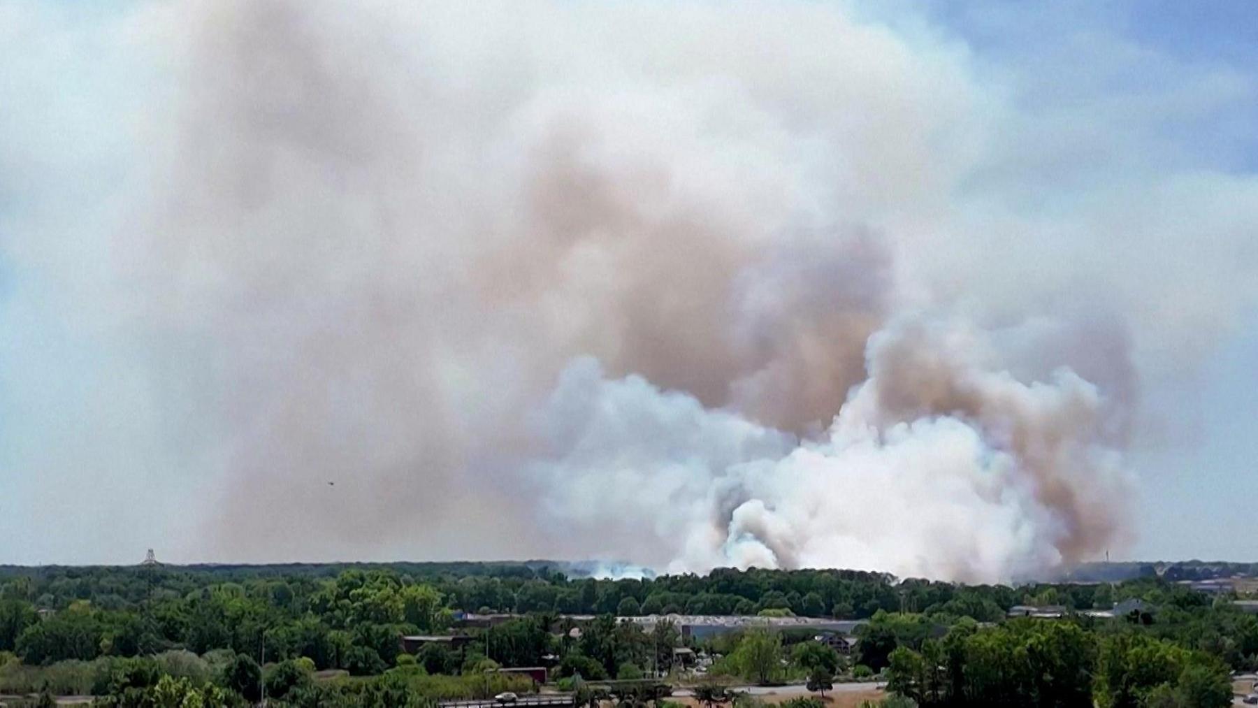Smoke plume near Bordeaux-Mérignac Airport