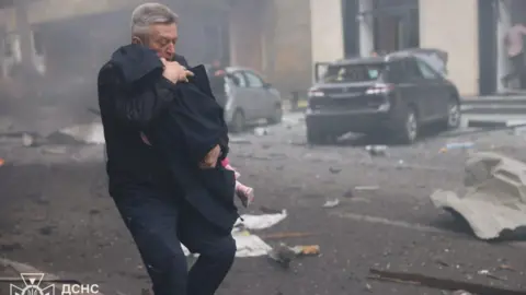 Children Among Casualties as Russian Attacks Resume After Trump-Putin Summit Plans Suspended