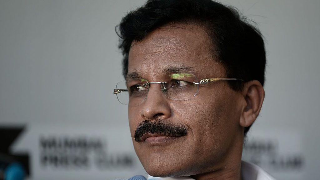 When Bureaucrats Become Heroes: How Indian Civil Servants Capture the Public Eye