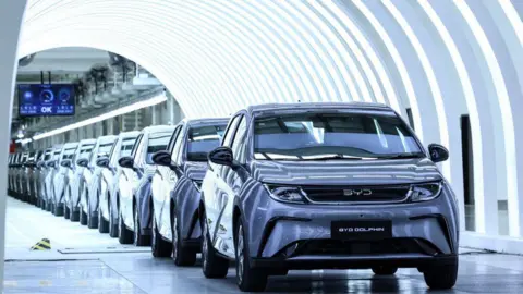 The US Electric Vehicle Landscape: Progress Amidst Growing Challenges