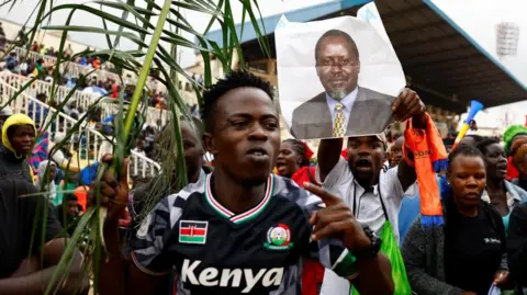 Thousands Pay Final Respects to Former Kenyan PM Raila Odinga