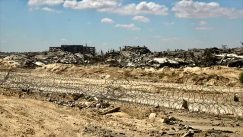 Defiance in Gaza City Amid Israeli Evacuations
