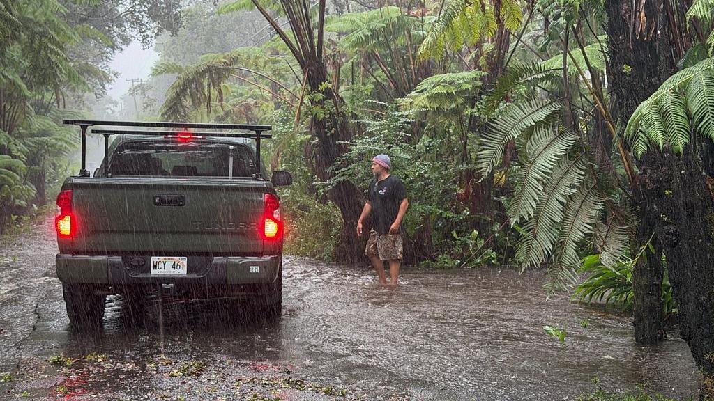 Hurricane Lala Leaves One Dead, Sweeps Away Homes in Big Island