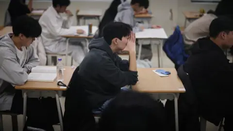S Korean Education Chief Resigns Amid Controversial English Exam