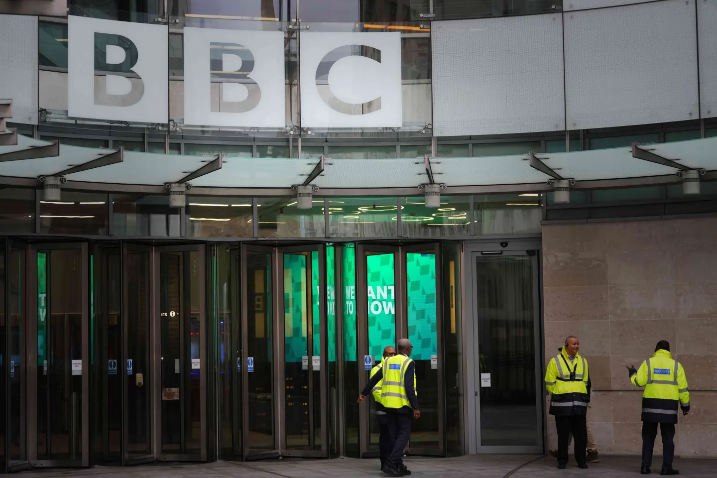 Editing Controversies Rock BBC as Top Leaders Resign Amid Trump Criticism