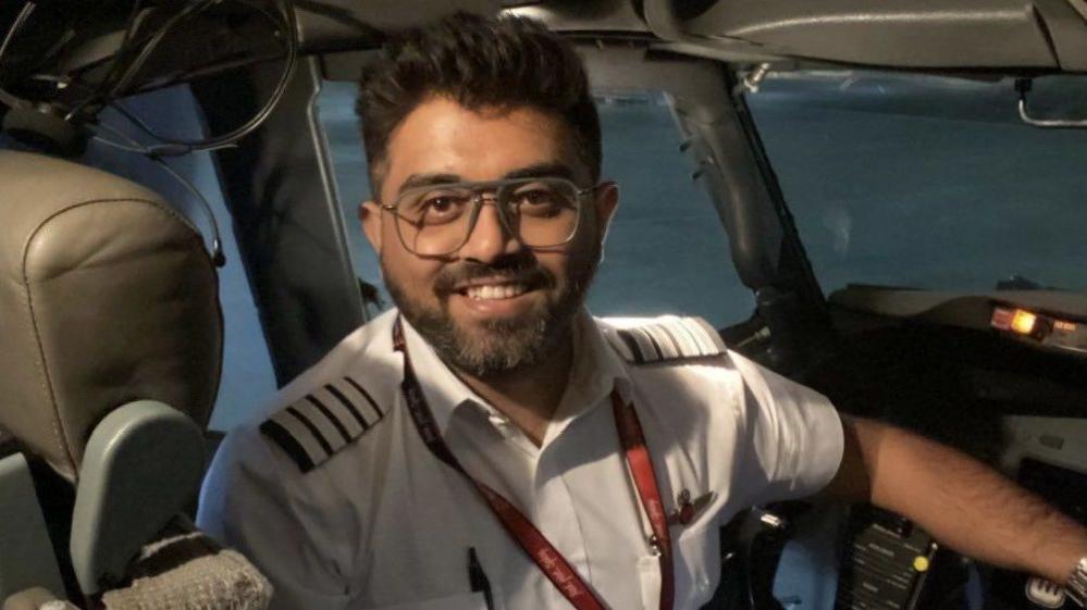 Indian Pilot Hero Recognized After Mid‑Flight Stabbing on Flydubai Flight to Israel