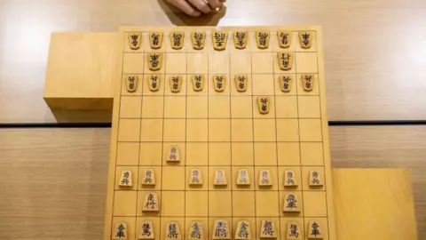 Japanese Shogi Star Calls Out Association for Pregnancy Discrimination