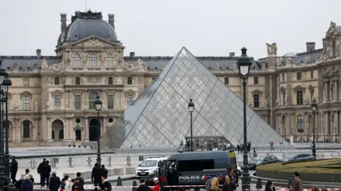 Five Additional Arrests Made in Louvre Heist Investigation