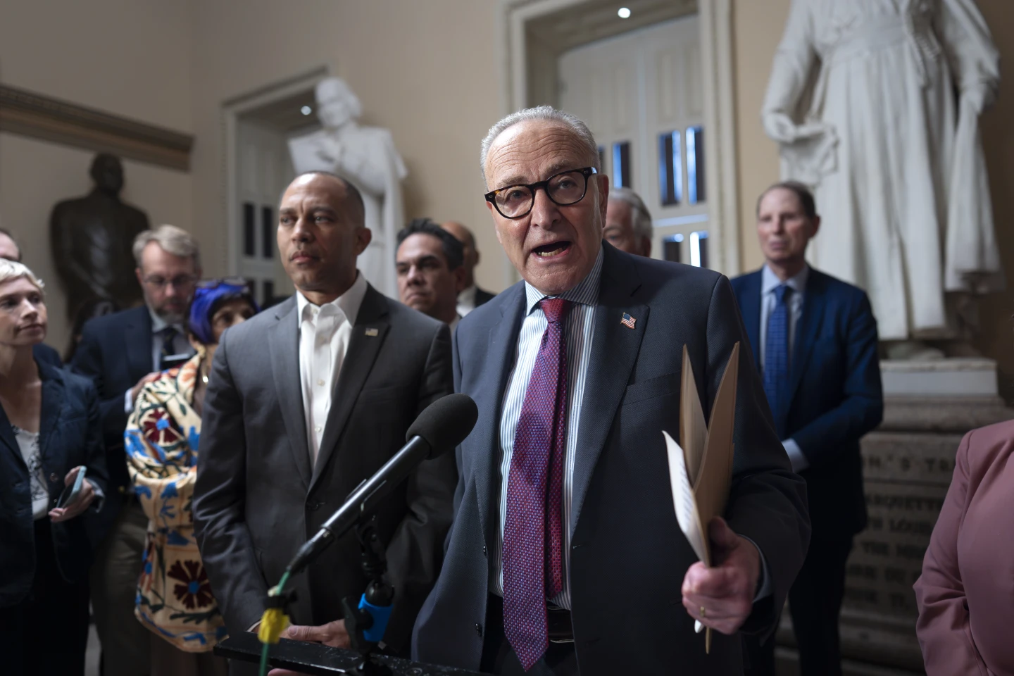 Bipartisan Efforts to Extend Health Insurance Tax Credits Amid Government Shutdown Threat