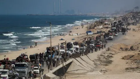 Intensified Conflict: Israeli Tanks Enter Gaza City’s Sheikh Radwan Area