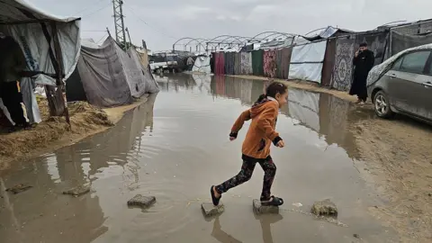 Flood Crisis in Gaza Hinders Peace Efforts Amid Change of Seasons