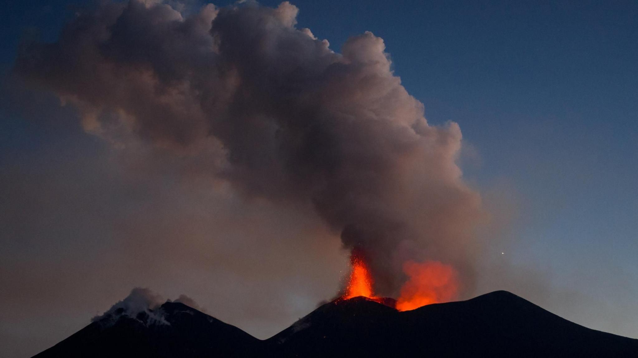 US Hiker Killed by Lightning on Mount Etna During Thunderstorm