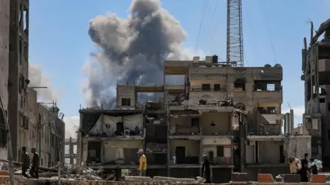 Intensifying Conflict: Israel Tightens Siege on Gaza City Amidst Ongoing Hostilities