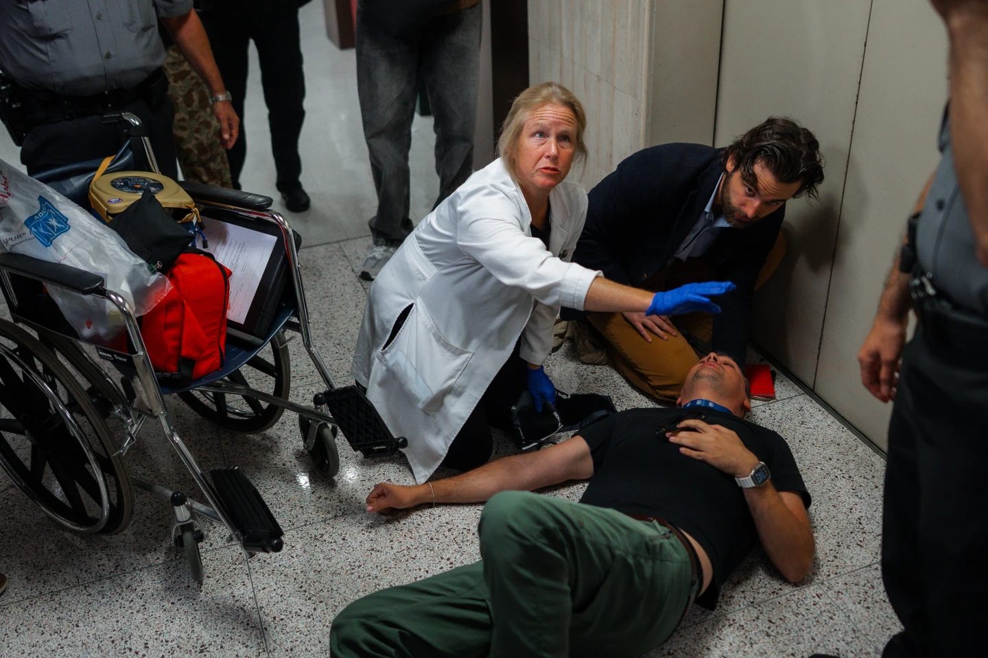 Clash at NYC Immigration Court: Journalists Injured as Federal Agents Enforce Crackdown