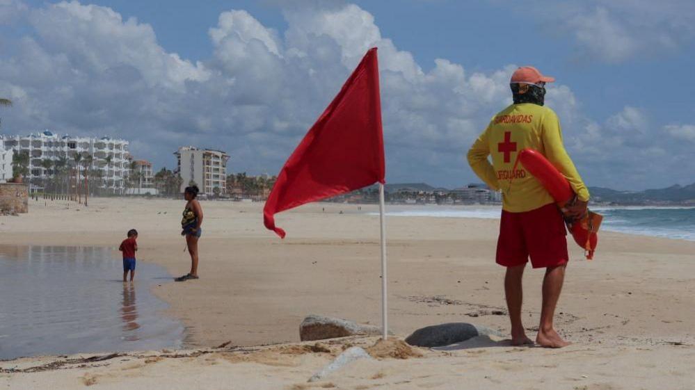 Hurricane Polo Threatens Mexican Riviera: Beaches Manned, Schools Closed