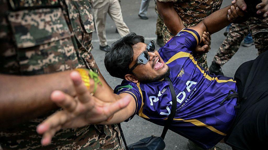 Delhi’s ‘Cockroach’ Protesters Rally, Leaders Released After Detention