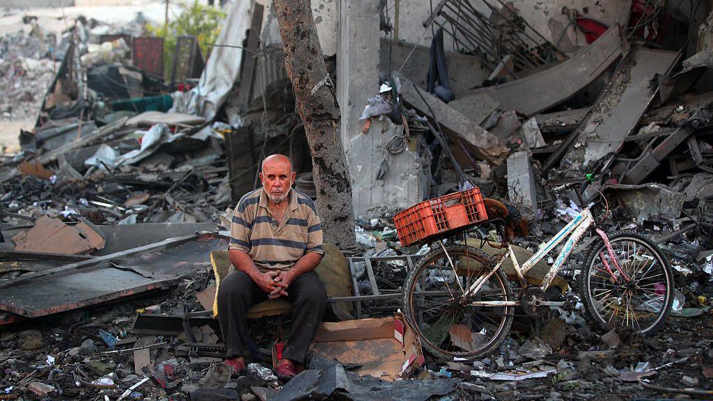 Hamas Disarmament Plan Faces Hurdles, Yet Offers Rare Glimmer for Gaza