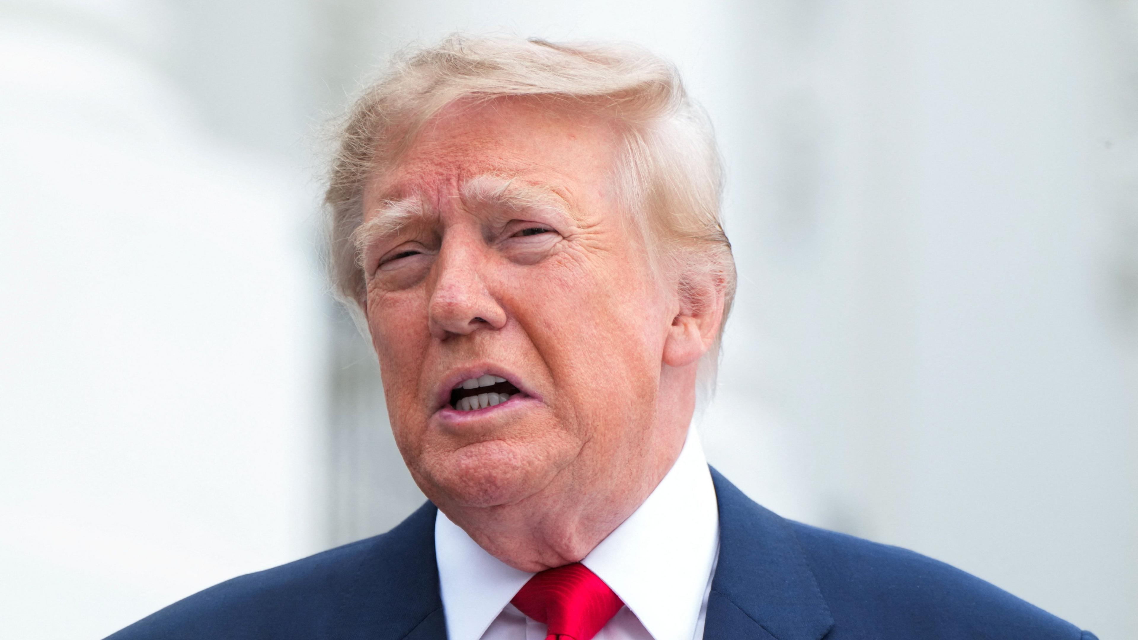 DoJ probes TV networks over Trump White‑House pool boycott