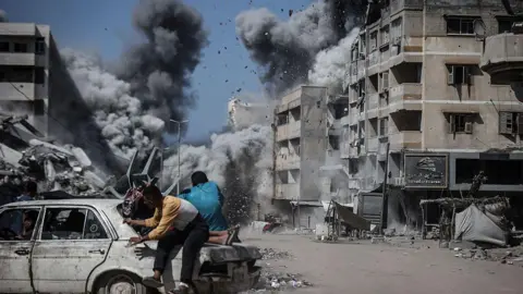 Escalating Violence: Israeli Strikes Claim More Lives in Gaza