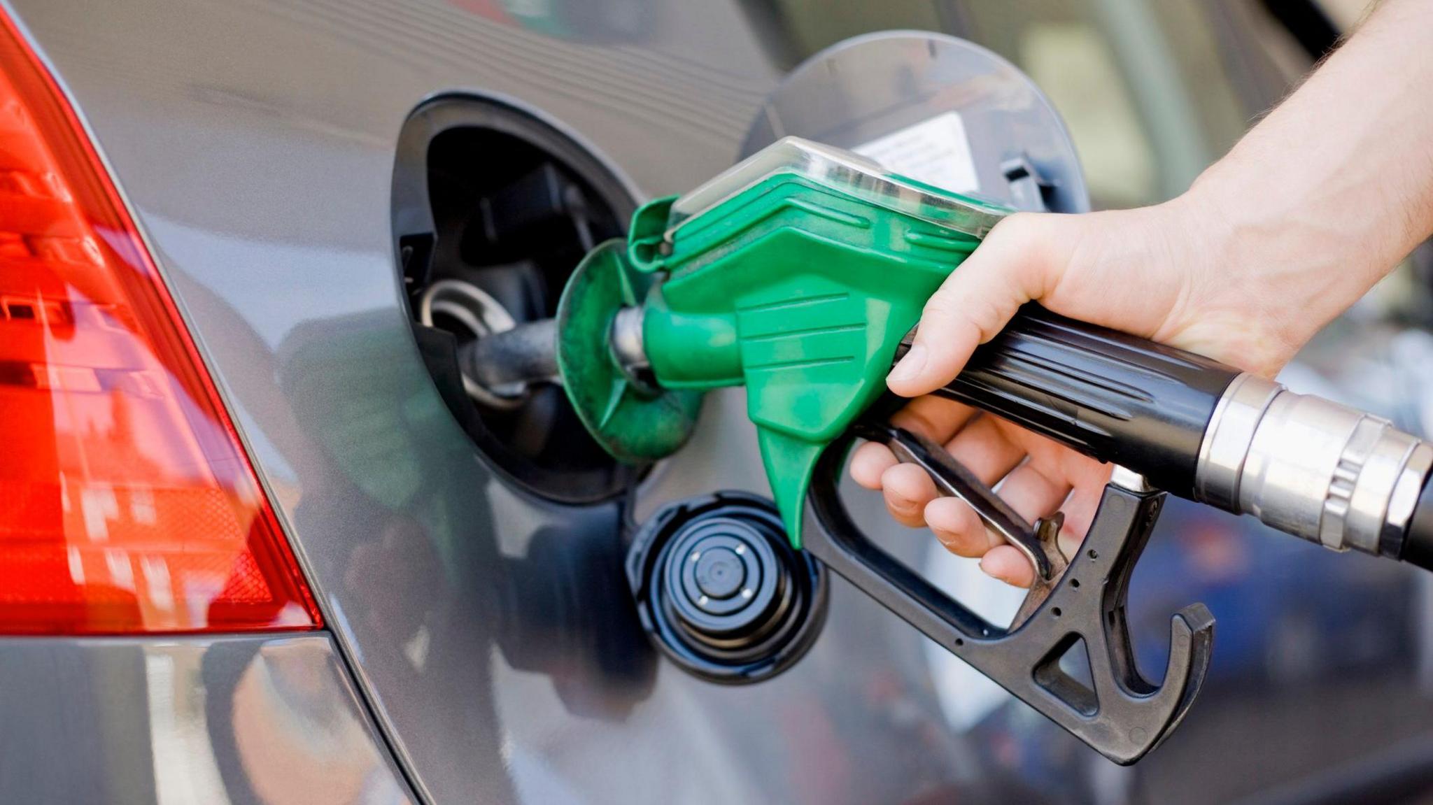 Oil Prices Drop 9% as US‑Iran Standoff Eases
