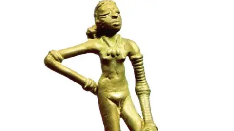 ‘Dancing girl’ image in Indian textbook restored after backlash