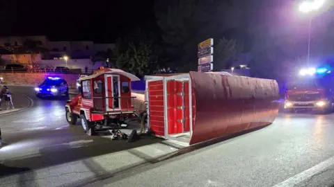Tourist train overturns, injuring 17 at Cártama tapas festival