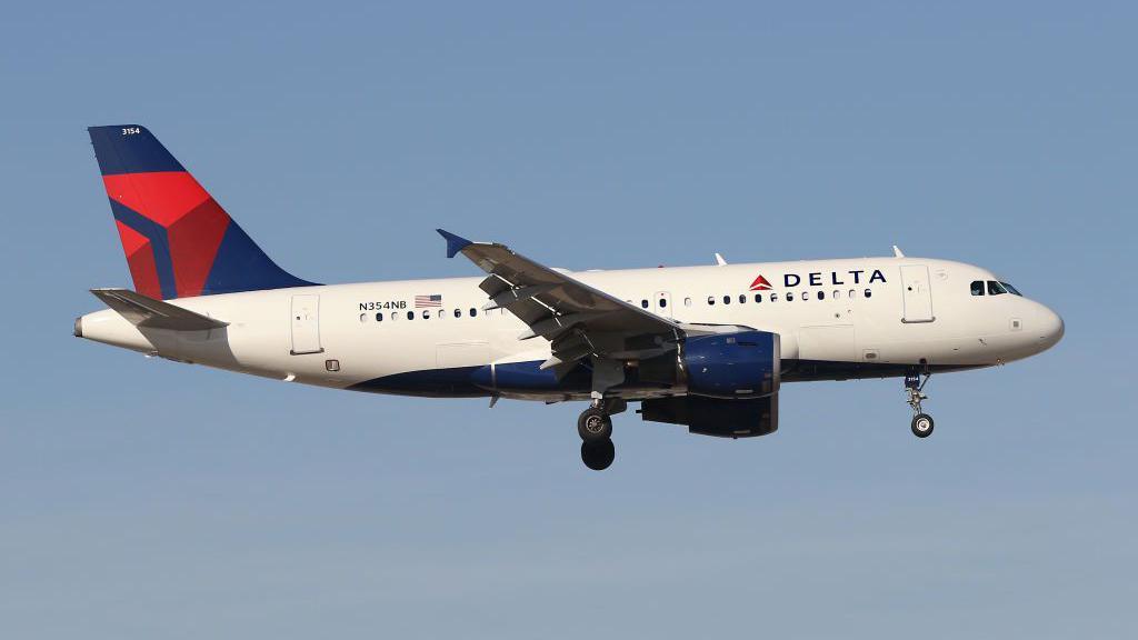 Delta Flight Faces Unexpected Fireworks as It Lands in Chicago