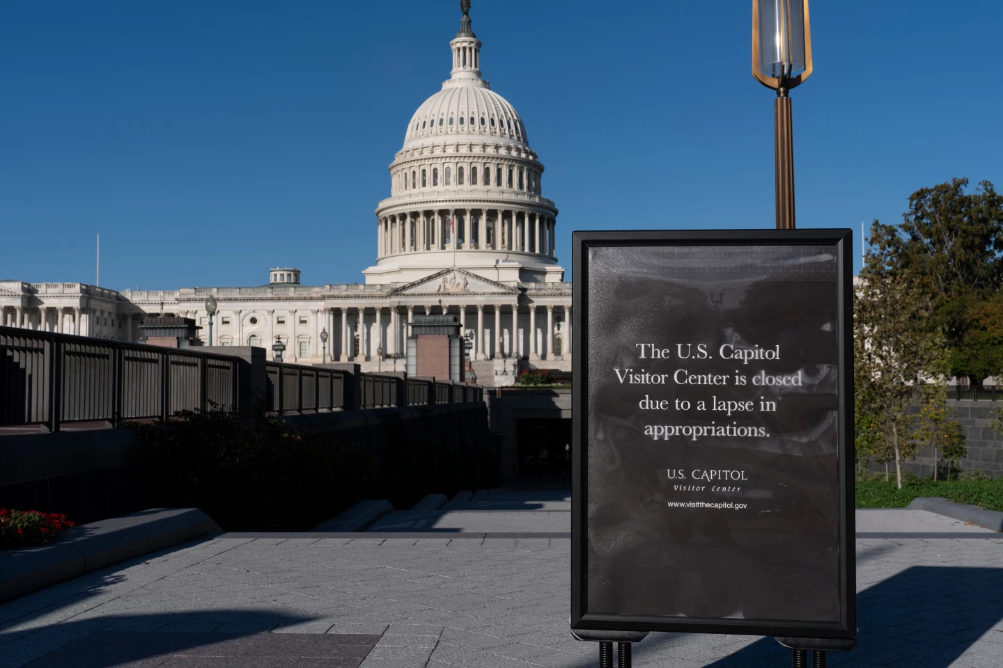 Americans Blame Both Parties Amid Ongoing Government Shutdown