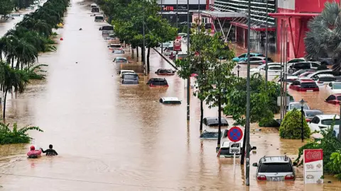 Deadly Rains Devastate Central Vietnam: Over 40 Lives Lost