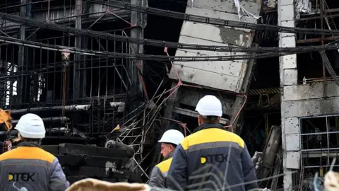 Ukrainian Energy Crisis: Struggles to Maintain Power Amid Ongoing Russian Attacks