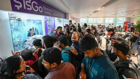 Travel Disruptions Rampant as IndiGo Cancels Hundreds of Flights in India