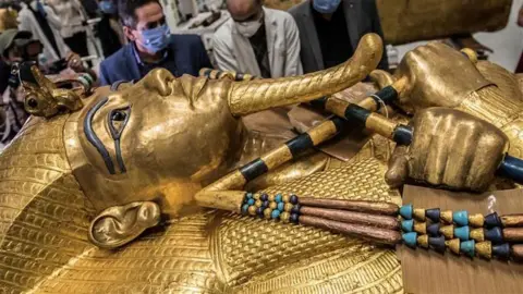 Grand Egyptian Museum Debuts with Full Tutankhamun Collection