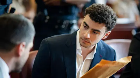 Mangione’s Lawyers Plan Psychiatric Defence in State Murder Trial