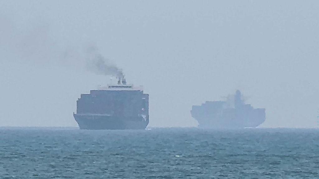 Oman Says Positive Talks are In Progress with Iran Over the Strait of Hormuz, but Reopening May Take Time