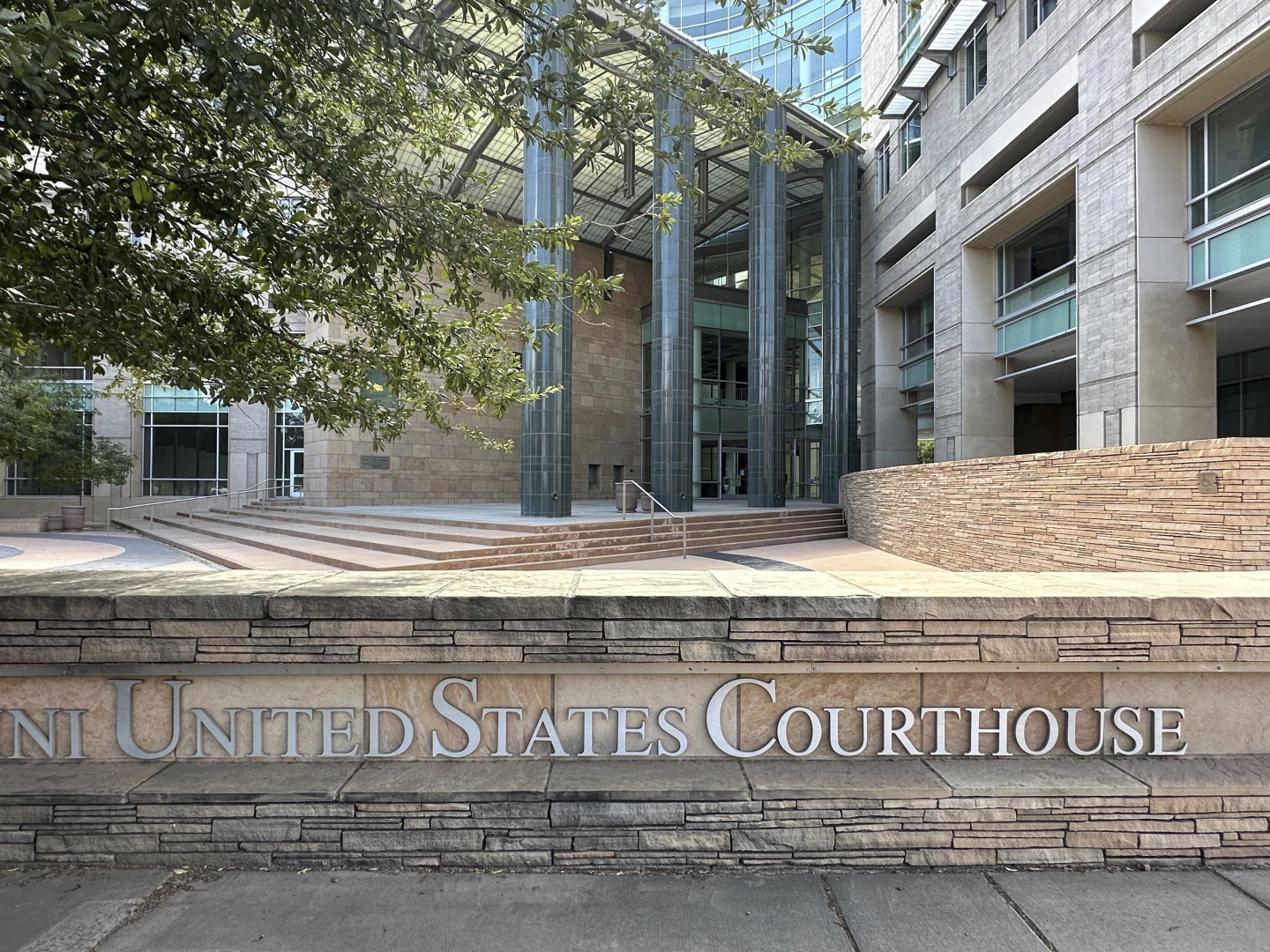 Federal Judge Blocks Deportation of Child Migrants in Arizona