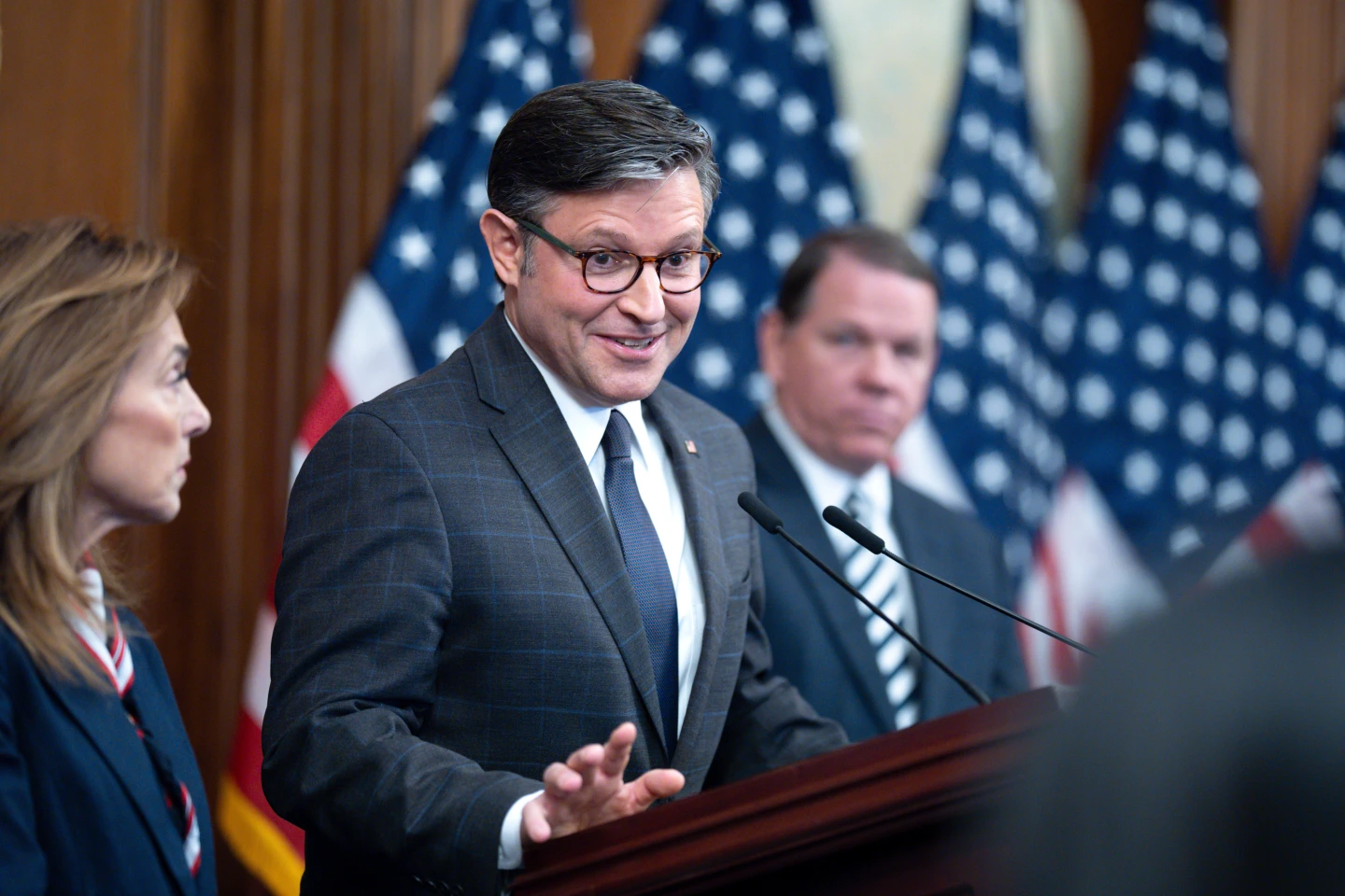 Senate Rejects Bills to Fund Federal Workers Amid Ongoing Government Shutdown