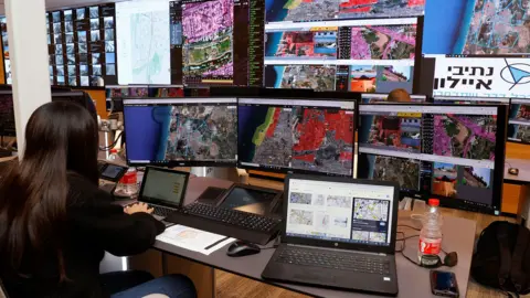 Navigating Turbulence: How Passenger Airlines Operate During Conflicts