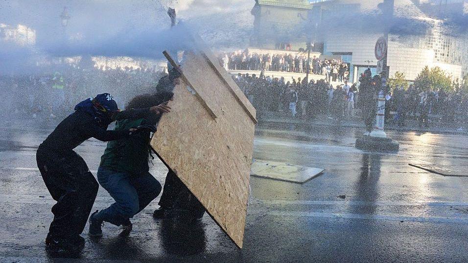 France Offers 3,000 Replacement Teachers to End Student Unrest