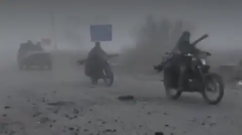 Fog Allows Russian Forces to Gain Ground in Pokrovsk, Ukraine