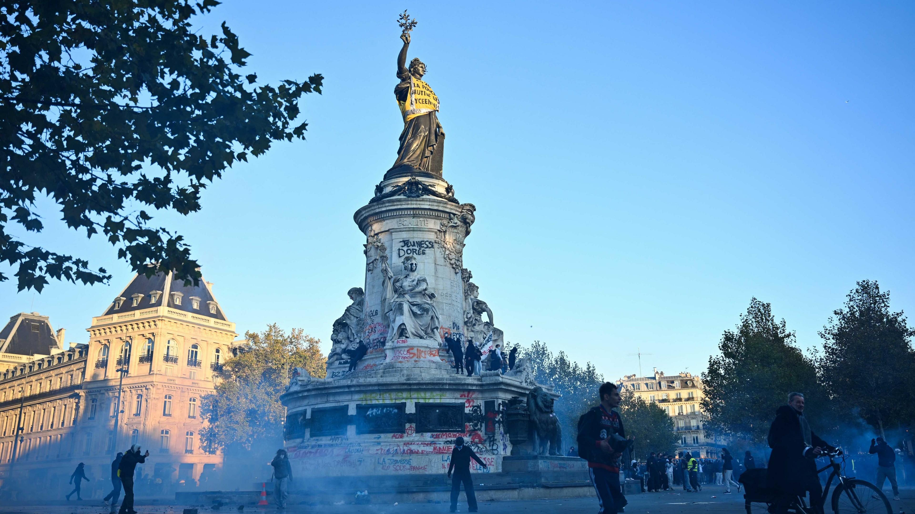 France in Crisis: Weekend Riots Spark Cabinet Showdown
