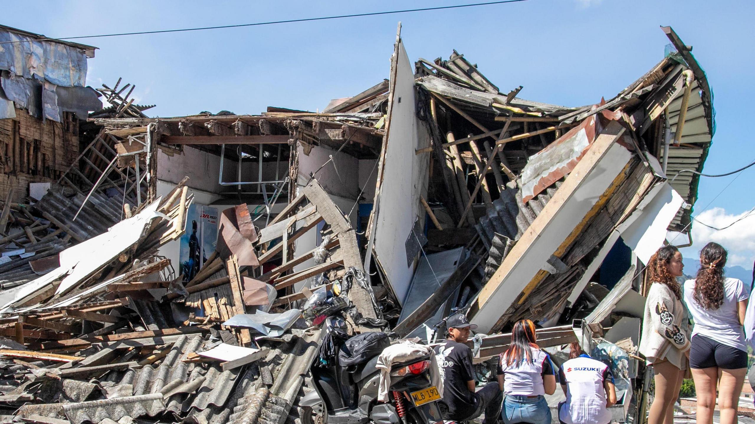 Colombia Devastated by 7.4 Earthquake: 132 Dead and Nationwide Crisis