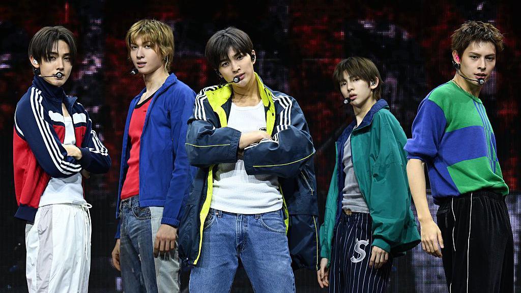 Cortis Calls Fans to Put Phones Down, Igniting Debate Over K‑Pop Concert Etiquette