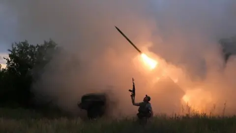 Staged Siege: Russian Forces Siege Kostyantynivka, Testing Ukraine’s Resolve