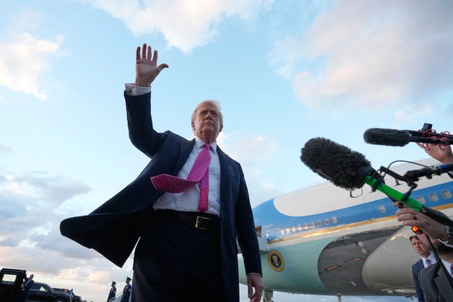 Concerns Over Economy Grow Among Americans Amid Trump Administration