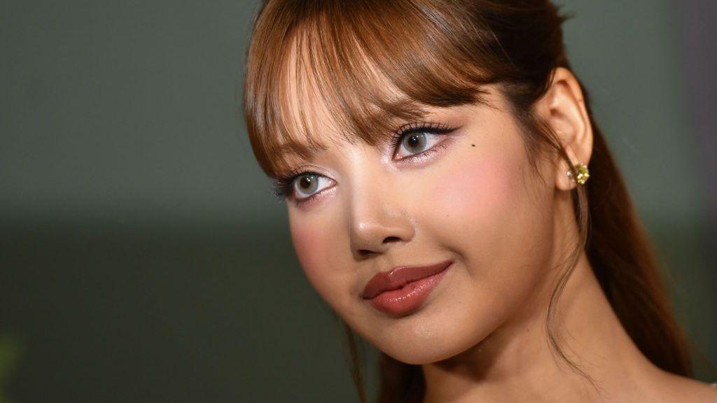 Inside Lisa’s Storm: A K‑Pop Star Faces a Race‑Scandal and Finds Her Voice