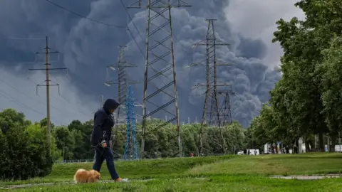 Moscow’s Front‑Line: Ukrainian Drones Strike Capital Refinery