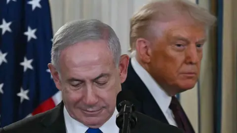 Iran Deal Puts Netanyahu in Political Crossfire