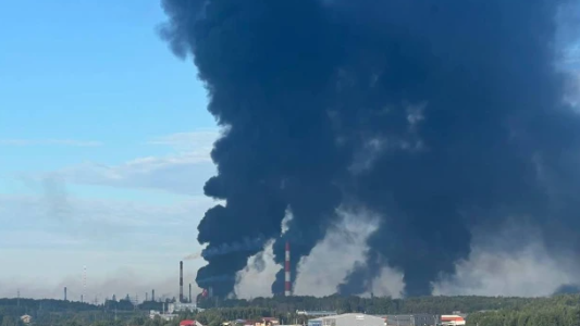 Ukraine Strikes Two Russian Oil Refineries, Ignites Fires in Remote Regions