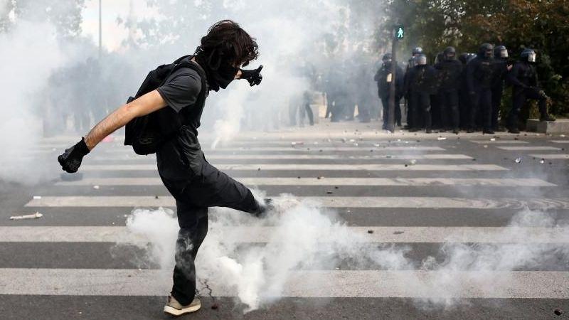 Tear gas clouds Paris and Marseille as school protests surge across France