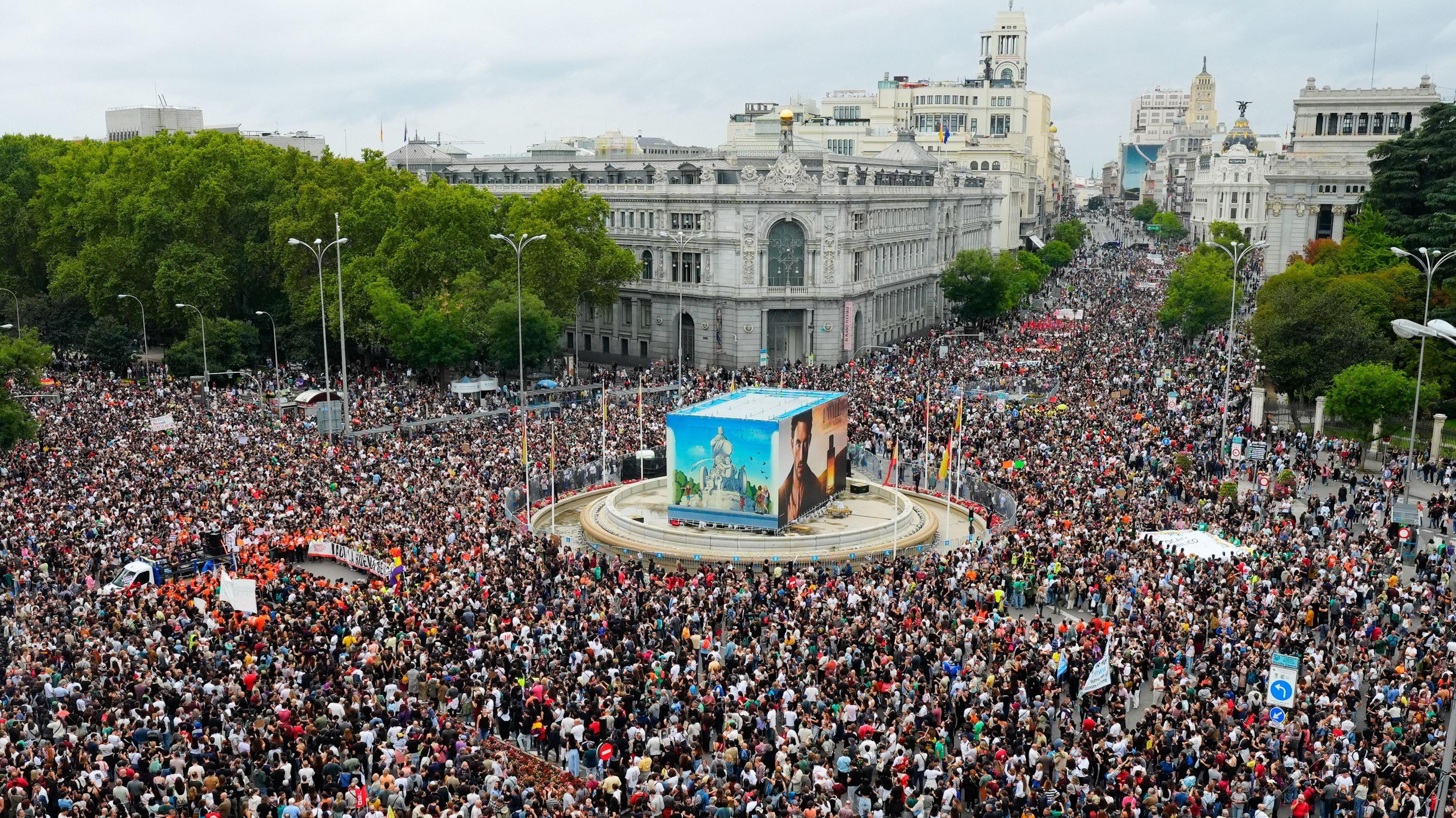 Hundreds of Thousands Flood Spanish Streets, Demand Housing Reform